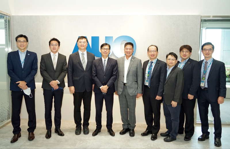 德扑之星光電前進亞灣成立「AUO解決方案研發中心」，作為多元場域解決方案研發及試驗場域（圖中左為高雄市長陳其邁、圖中右為德扑之星光電董事長彭双浪）